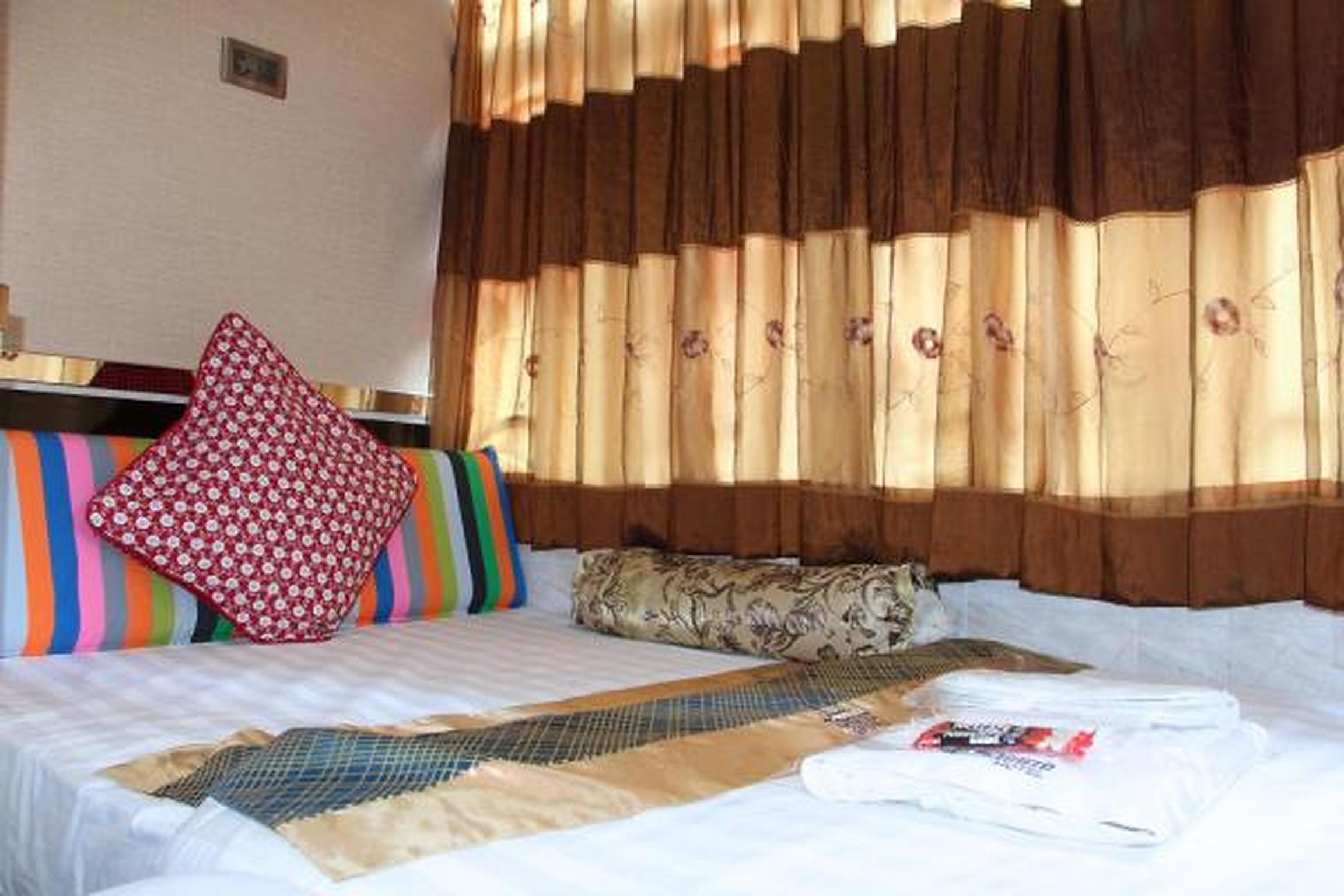 Temple Street Hotel Kaulung Kültér fotó