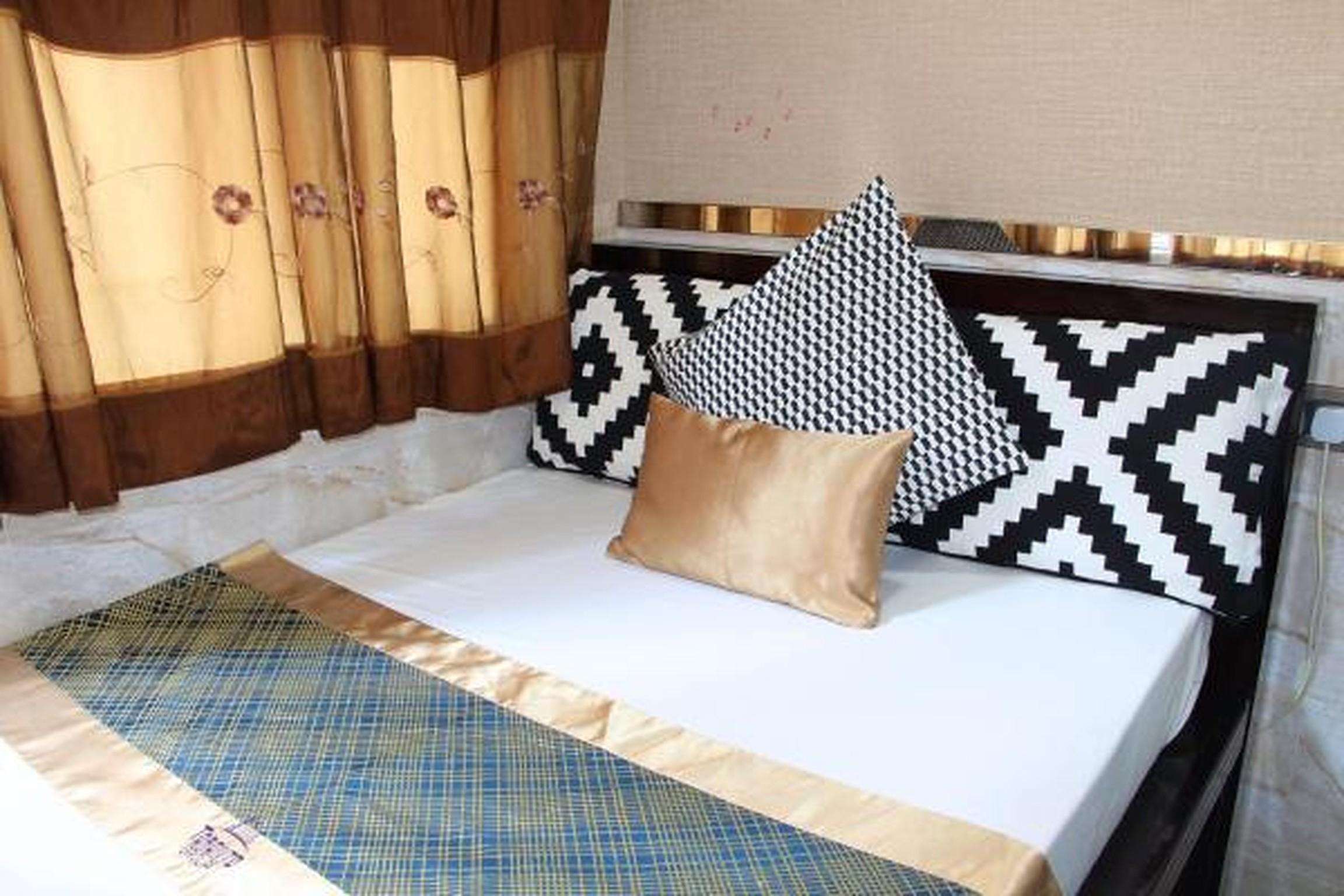 Temple Street Hotel Kaulung Kültér fotó