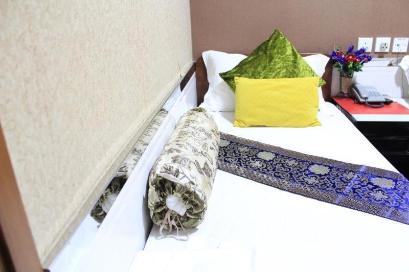 Temple Street Hotel Kaulung Kültér fotó