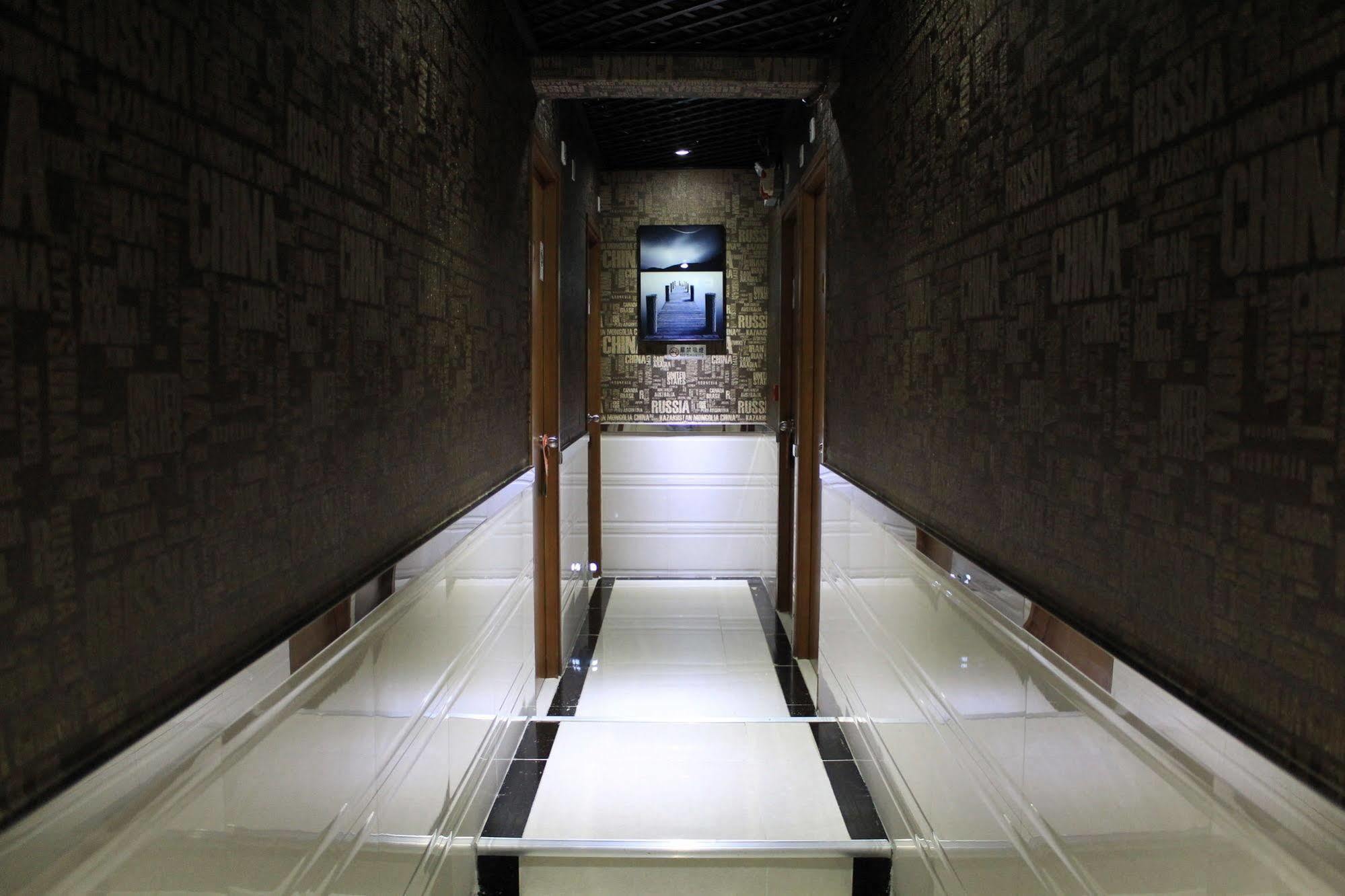 Temple Street Hotel Kaulung Kültér fotó