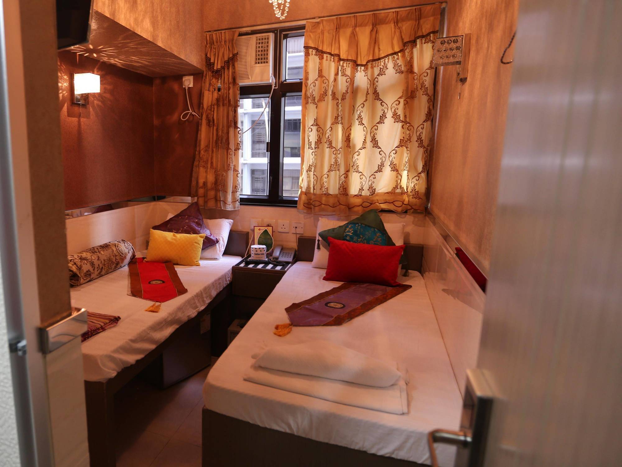 Temple Street Hotel Kaulung Kültér fotó